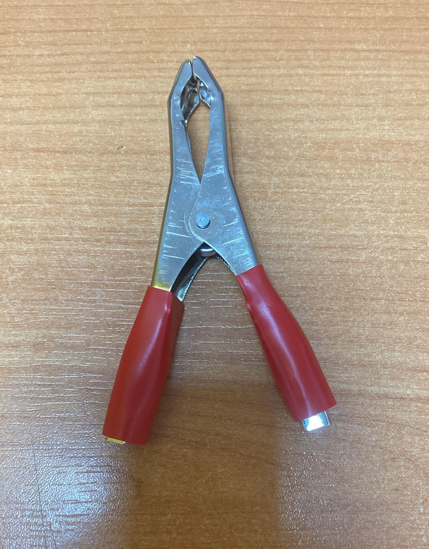 AKÜ MAŞASI BÜYÜK BOY 10 CM KIRMIZI RENK